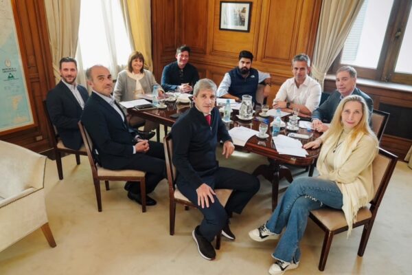 Reunión de la mesa política: agenda legislativa y reforma del Banco Central en el foco