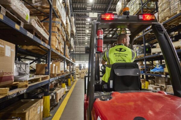Compras al exterior vía courier rompieron récord y ya casi superan todo 2025
