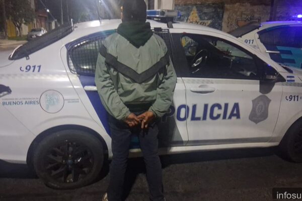 Cayeron con cocaína y un millón de pesos en la entrada del Mercado Frutihortícola