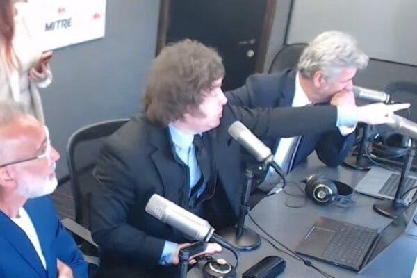 Milei acusa a exfuncionario de arruinar el país durante entrevista