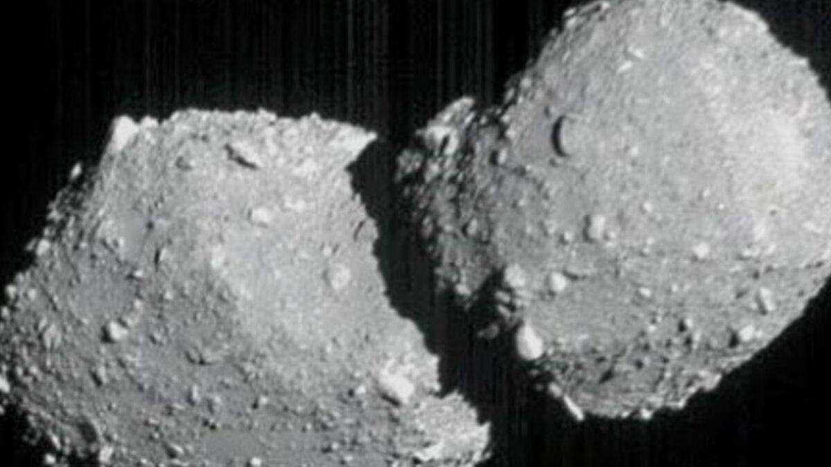 Asteroides pueden tener forma de muñeco de nieve, según imágenes de sonda japonesa