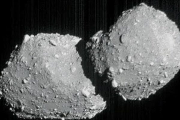 Asteroides pueden tener forma de muñeco de nieve, según imágenes de sonda japonesa