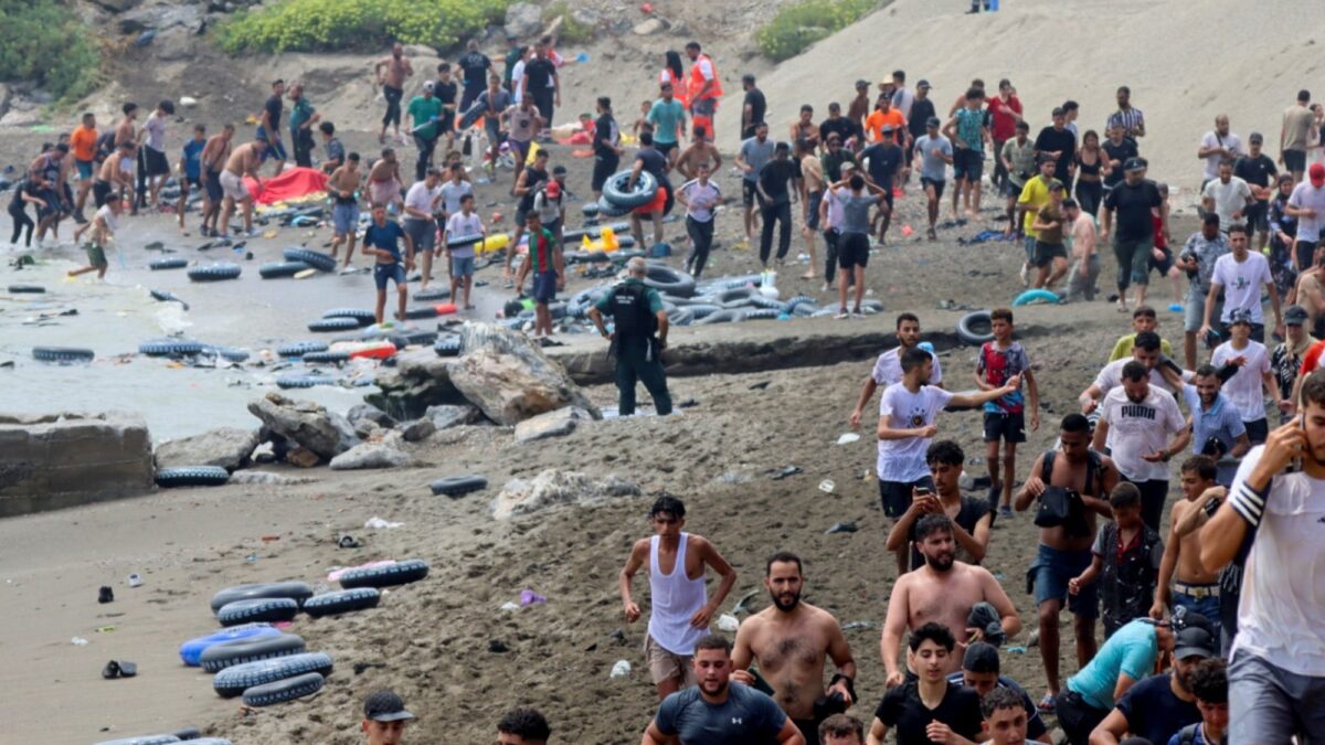 España pide cerrar la frontera con Marruecos tras crisis migratoria en Ceuta