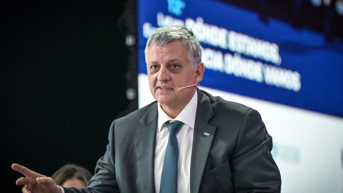 YPF dividirá acciones por 10 para atraer inversores y evitar estafas