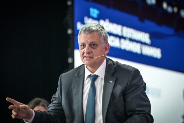 YPF dividirá acciones por 10 para atraer inversores y evitar estafas