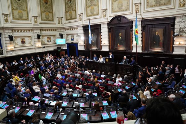 La Libertad Avanza propone eliminar una ley para una oficina en Miami vinculada a inversiones en Buenos Aires
