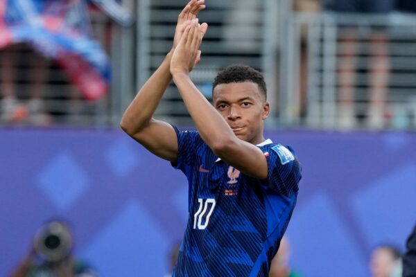 Mbappé rompe récords en Mundial y se acerca a Messi