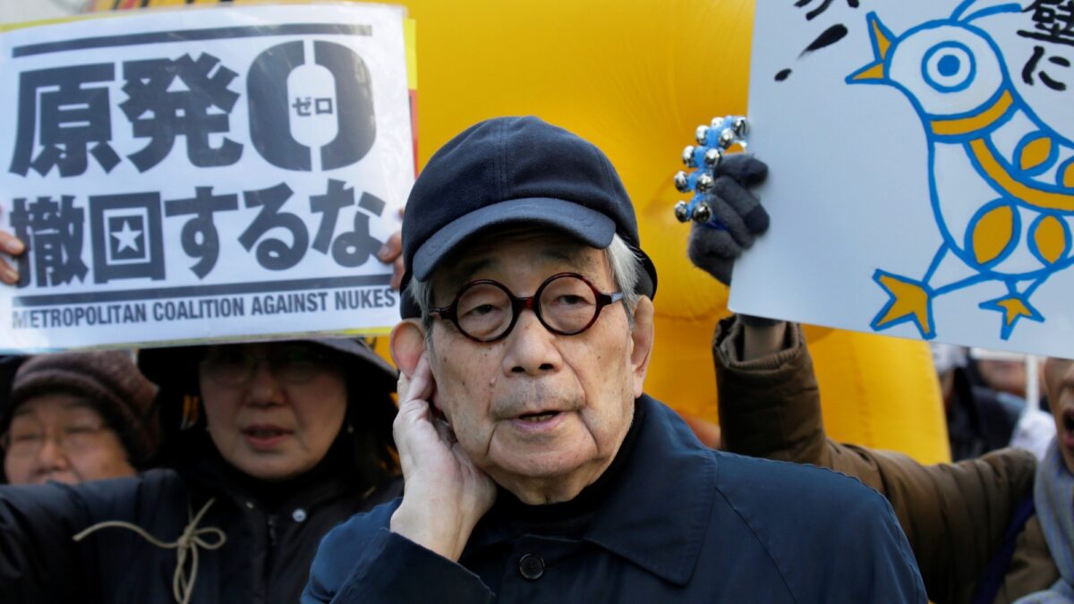 Escritor japonés Kenzaburō Ōe: «Incluso en la desesperación se renace»