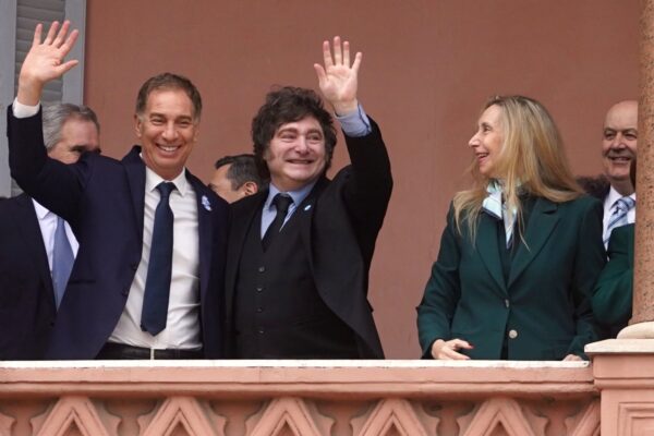 Milei apela a gobernadores para reforma electoral, pero no alcanza mayoría en Senado