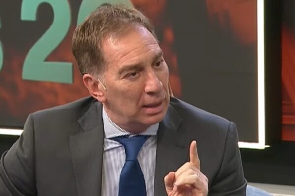 Santilli afirma que Adorni defenderá su caso sin privilegios políticos en la Justicia