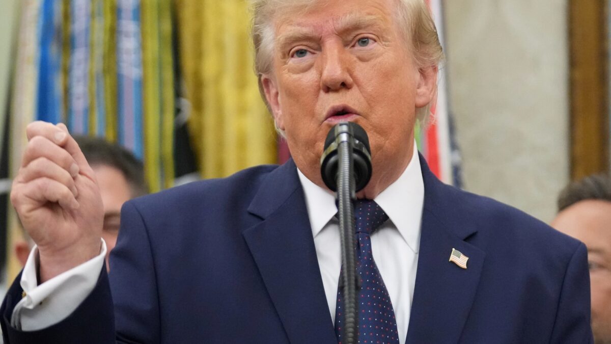 Trump confiesa haber contactado a Infantino por la roja a Balogun