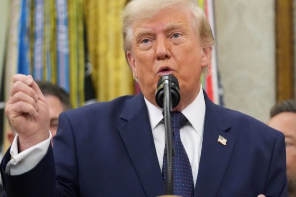 Trump confiesa haber contactado a Infantino por la roja a Balogun