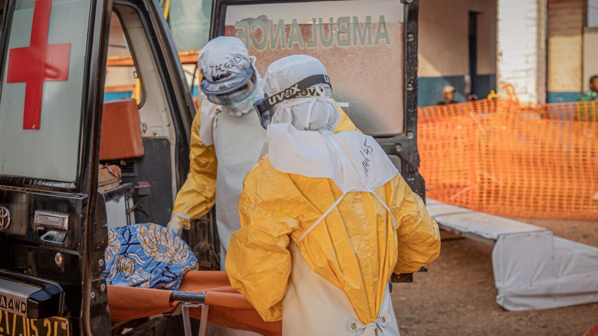 OMS alerta sobre brote de ébola en Congo: más de 700 muertos