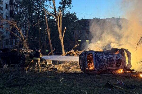 13 civiles muertos y decenas heridos en otro ataque masivo de Rusia contra Kiev
