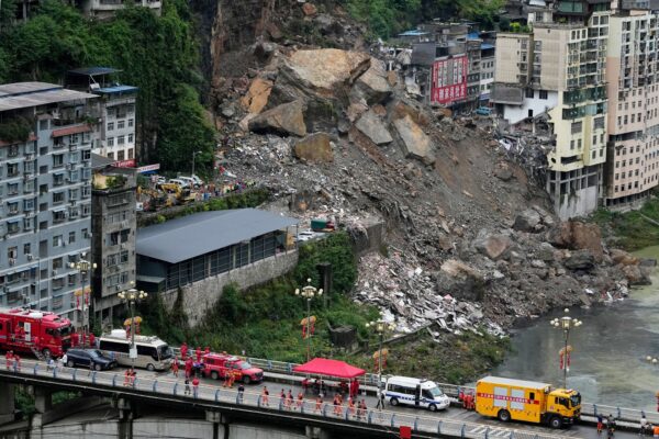 Deslizamiento en Chongqing: 8 muertos y más de 30 desaparecidos tras sepultamiento de edificios