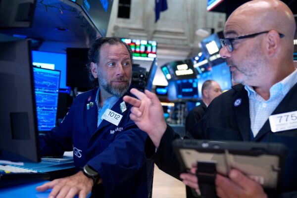 Buenas noticias para los bonos: riesgo país cae a 412 puntos tras anuncio de Caputo
