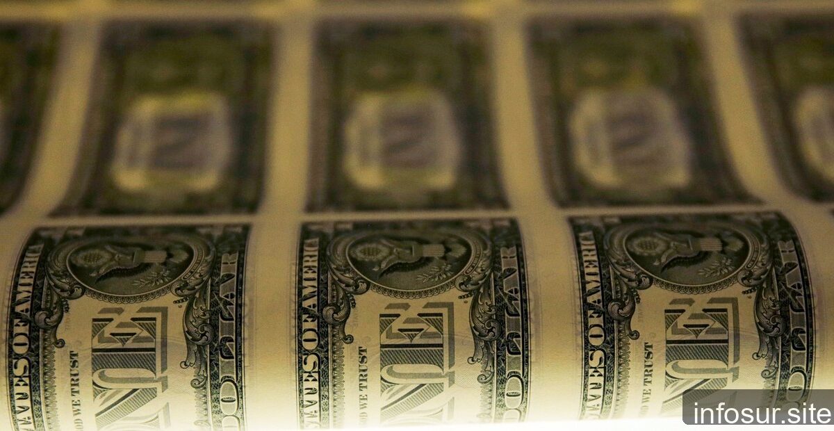 Dólar tarjeta cierra en $1963: sube 1% en la semana y 3% en julio