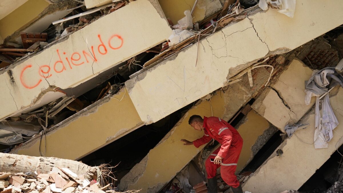 Venezuela supera 5.000 muertos tras terremotos; gobierno evalúa destino de escombros