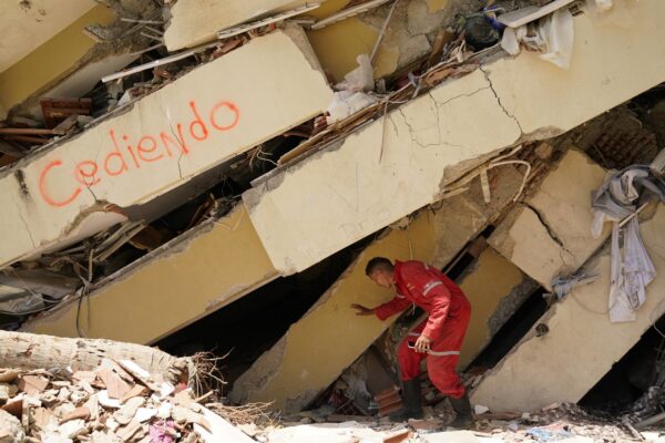 Venezuela supera 5.000 muertos tras terremotos; gobierno evalúa destino de escombros