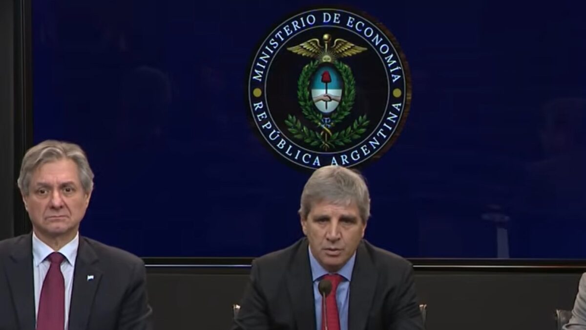 Caputo refina $3 mil millones y lanza bono en dólares antes del partido