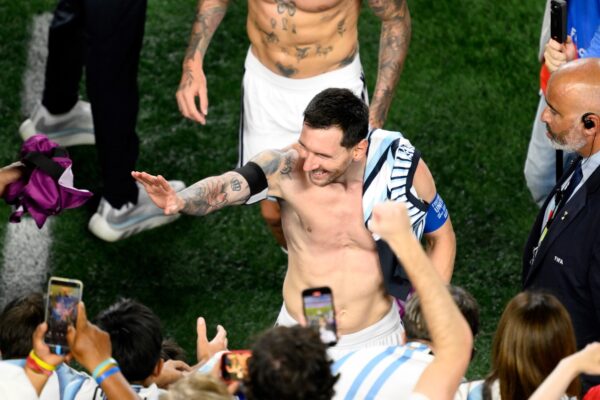 Messi y la Argentina enfrentan a Inglaterra en una prueba histórica