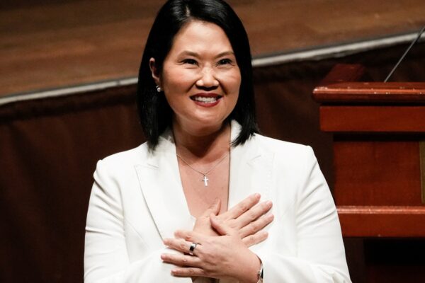 Keiko Fujimori nombra a tres ministros clave antes de asumir la presidencia.