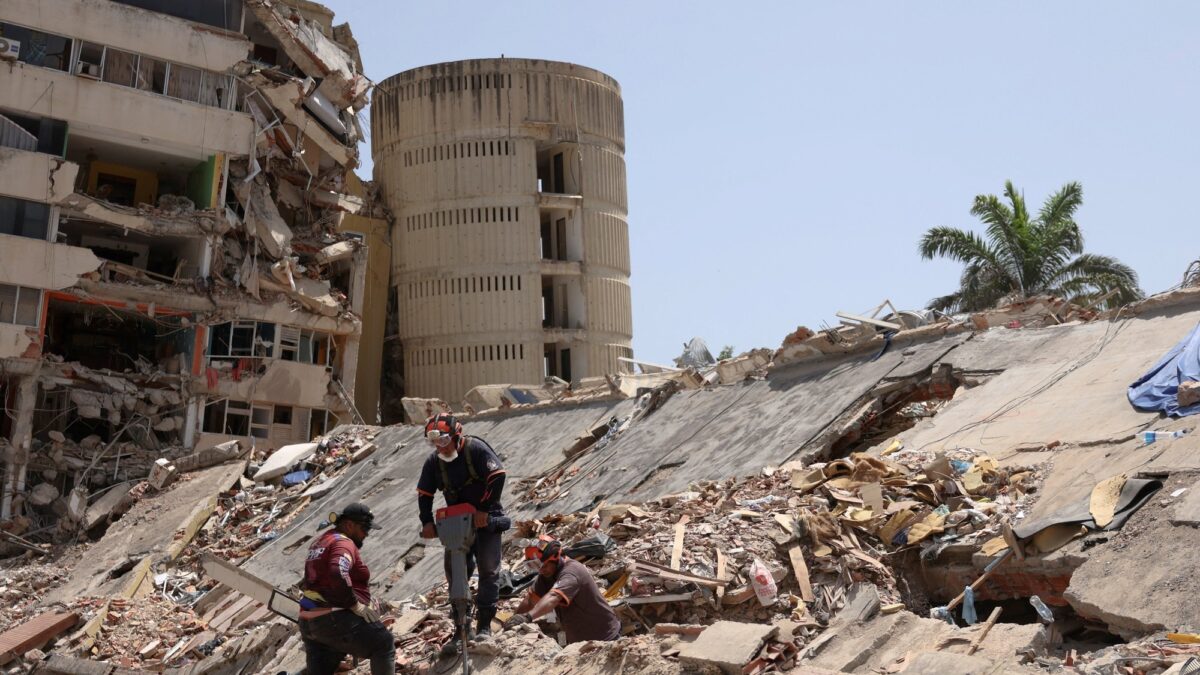 Sobrevivientes encontrados bajo escombros un mes después del doble terremoto en Venezuela
