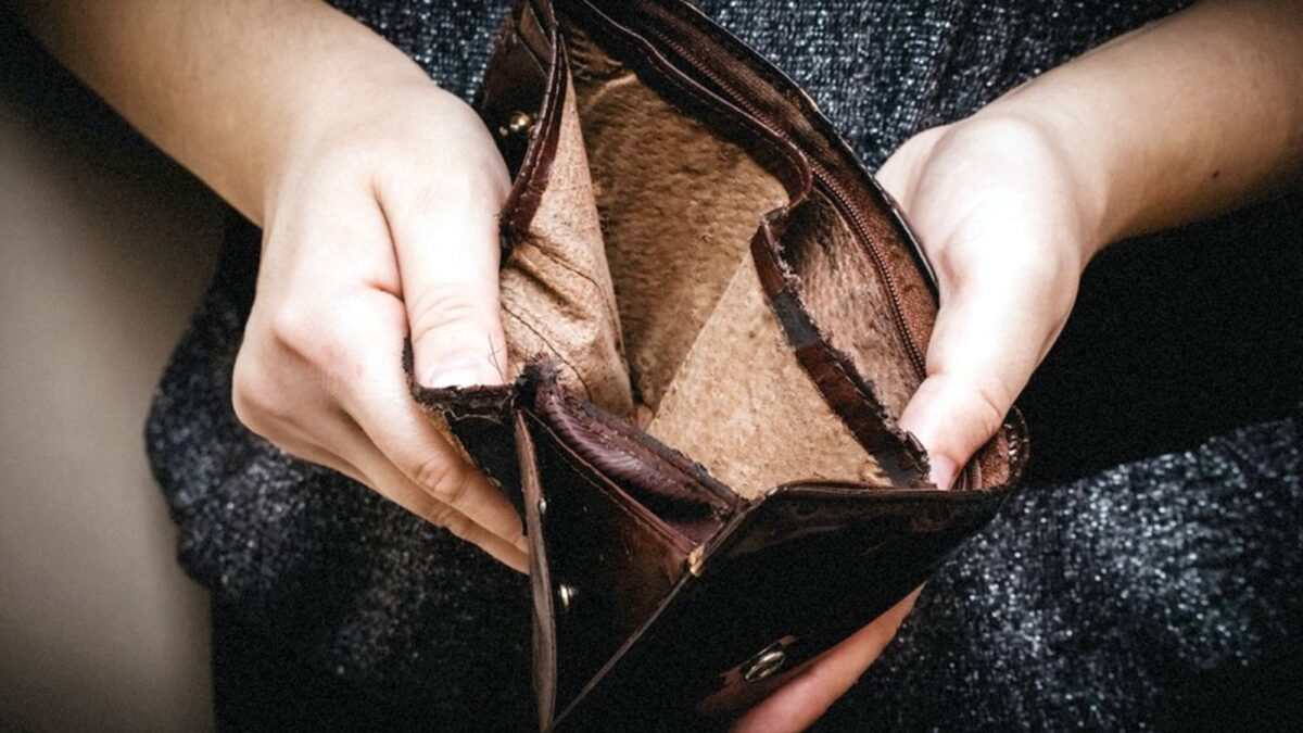 Congreso acumula 25 proyectos para resolver crisis del endeudamiento familiar