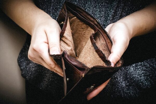 Congreso acumula 25 proyectos para resolver crisis del endeudamiento familiar