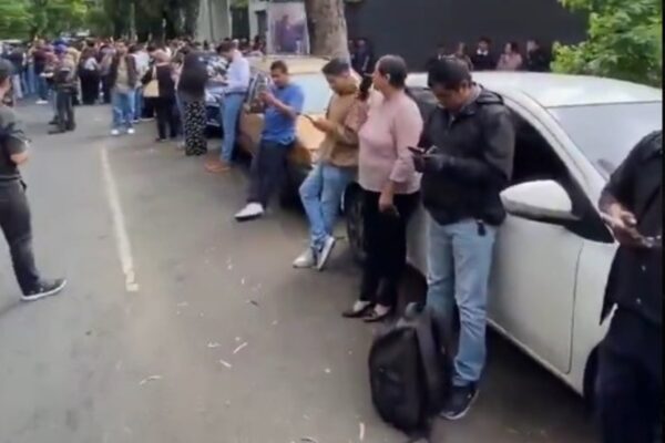 Fuerte sismo y alerta de tsunami azotaron costa mexicana