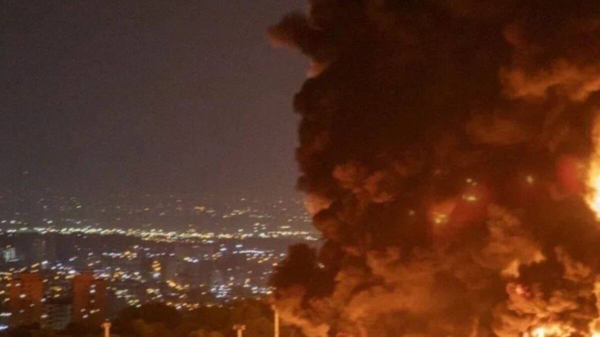 EE.UU. ataca puertos iraníes con explosiones tras confrontaciones en el estrecho de Ormuz