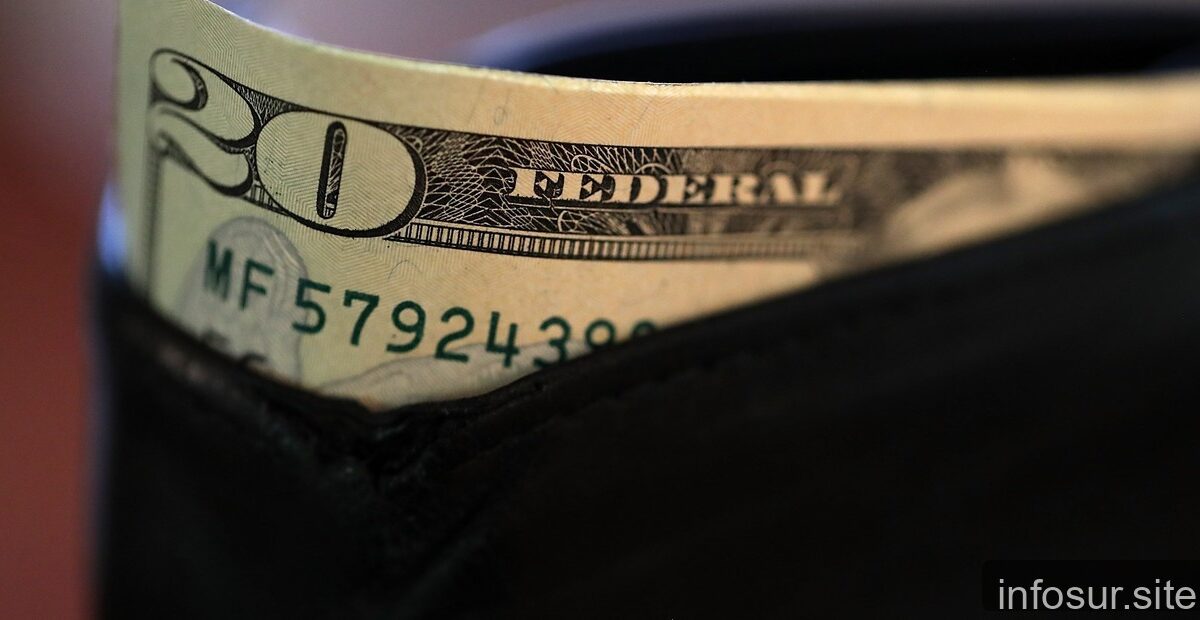 Dólar blue: cotiza a $1490 para compra y $1510 para venta hoy