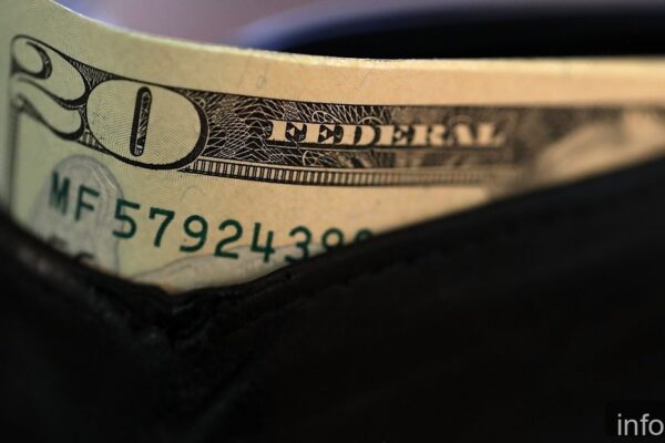 Dólar blue: cotiza a $1490 para compra y $1510 para venta hoy