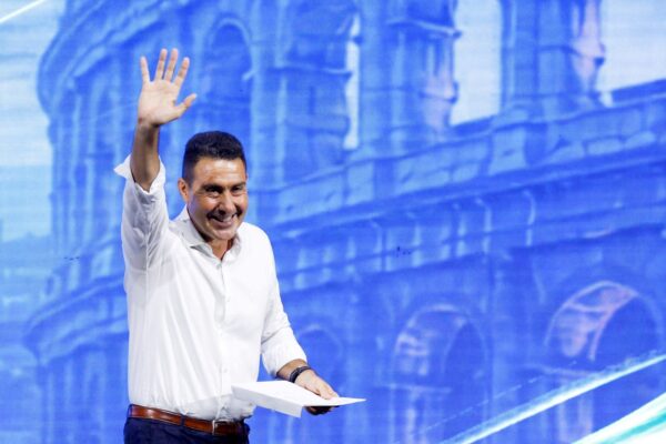 Un general retirado desafía a Meloni en Italia con un partido de derecha
