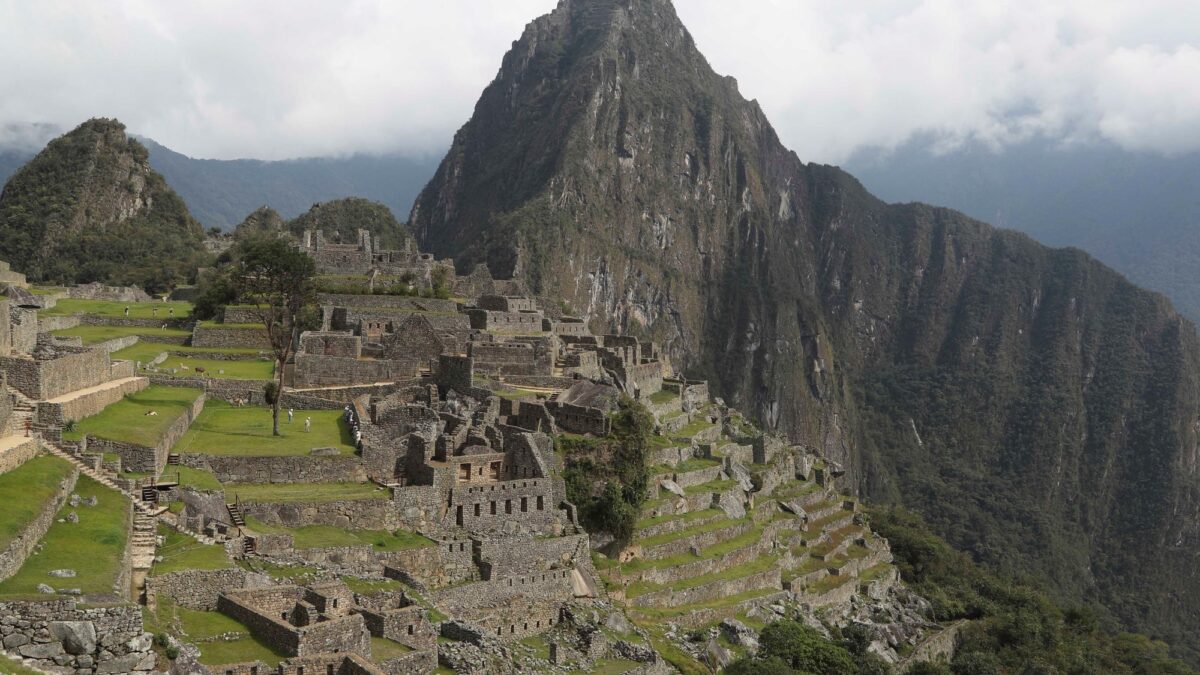Incendio en Machu Picchu afecta trenes del santuario