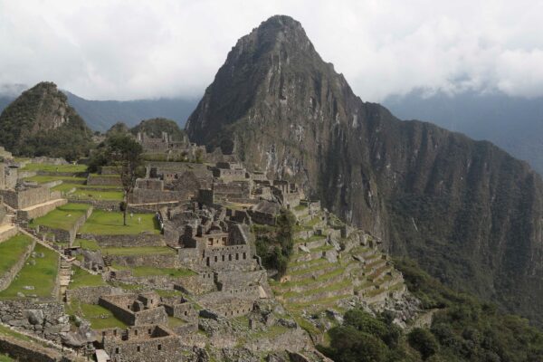 Incendio en Machu Picchu afecta trenes del santuario