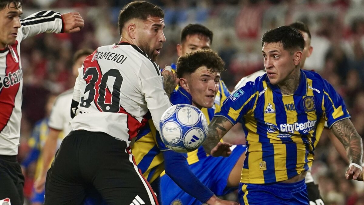 Nicolás Otamendi protagonizó dos errores críticos en el primer tiempo de River