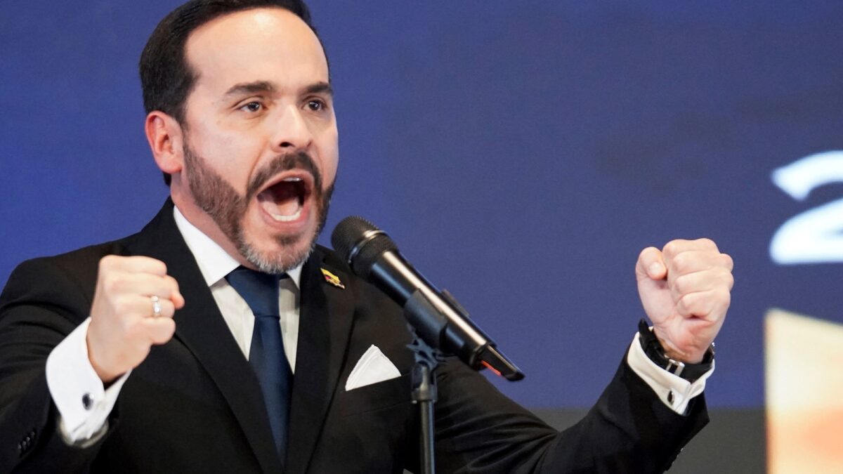 Abelardo De la Espriella asume presidencia en ceremonia inédita tras rechazo a Popayán