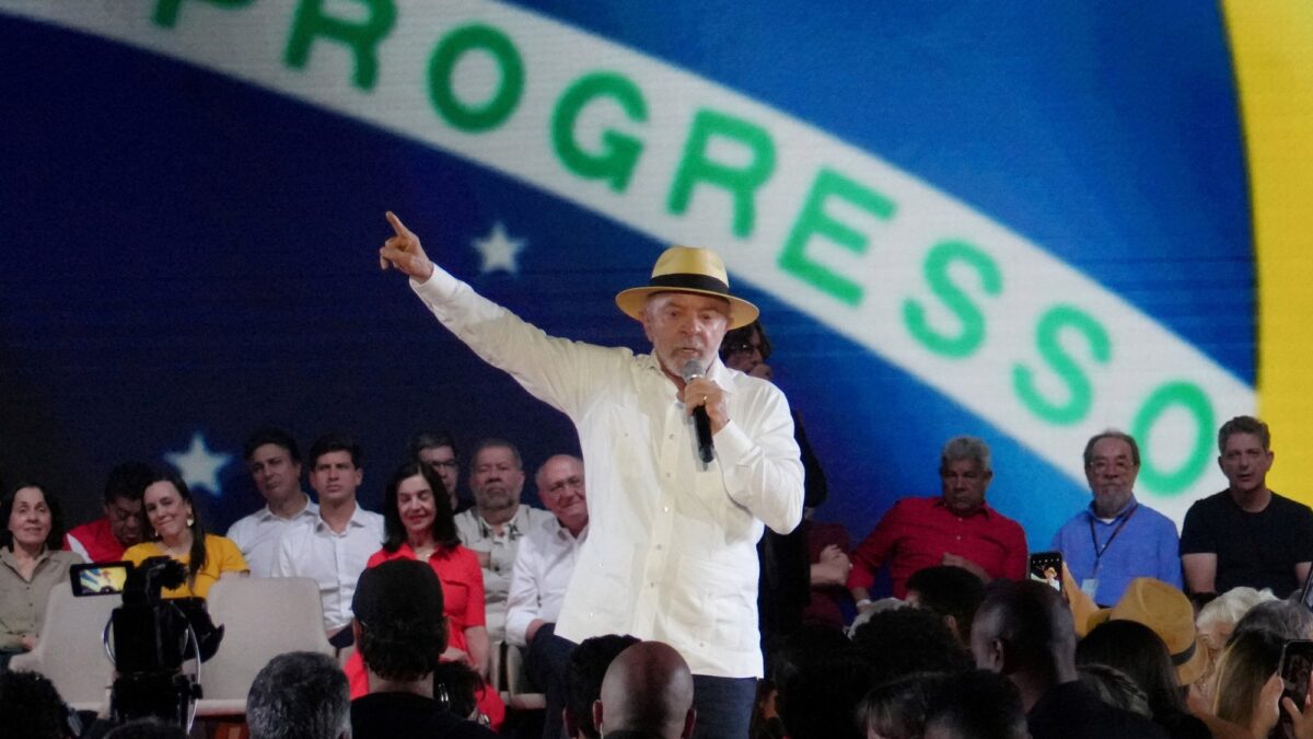 Brasil se mantiene callado tras los nuevos insultos de Milei, pero su embajador no regresa a la Argentina