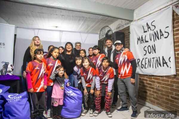 El Municipio de Quilmes entregó kits deportivos a siete clubes de la Liga Femenina