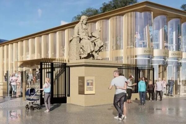 El pavilion de cristal de Macron enfrenta un rechazo masivo en Francia