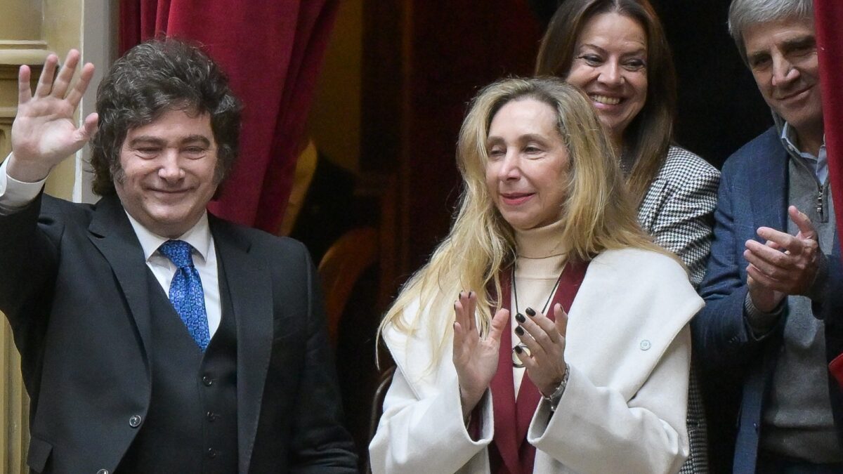 Gobierno advierte sanciones a gremios docentes por paro y avanza en ley de propiedad