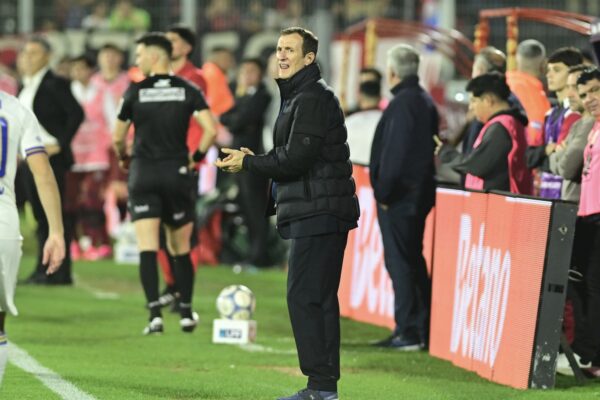 Arruabarrena analizó errores de Boca y confirmó cambio de lugar de entrenamiento