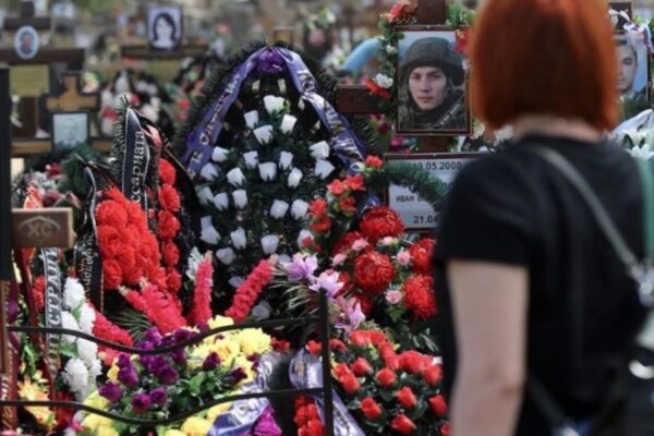 Rusia descubre red de "viudas negras" que aprovechan muertes militares para cobrar compensaciones.