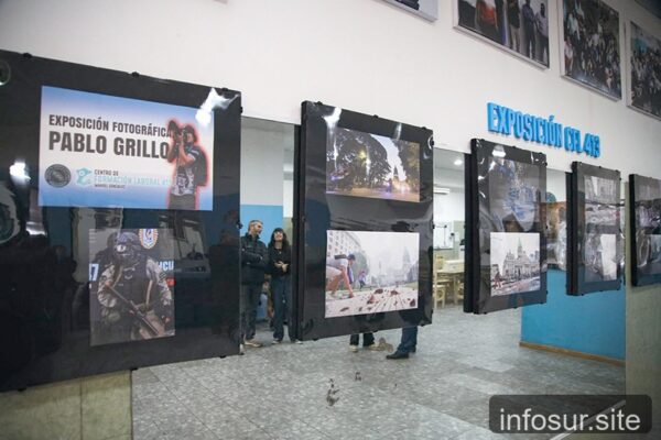 Pablo Grillo abrió en Avellaneda exposición de fotos del 12 de marzo tras ser herido