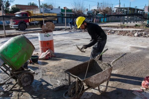 Provincias argentinas reducen inversión pública, mientras el Estado Nacional mantiene ritmo constante