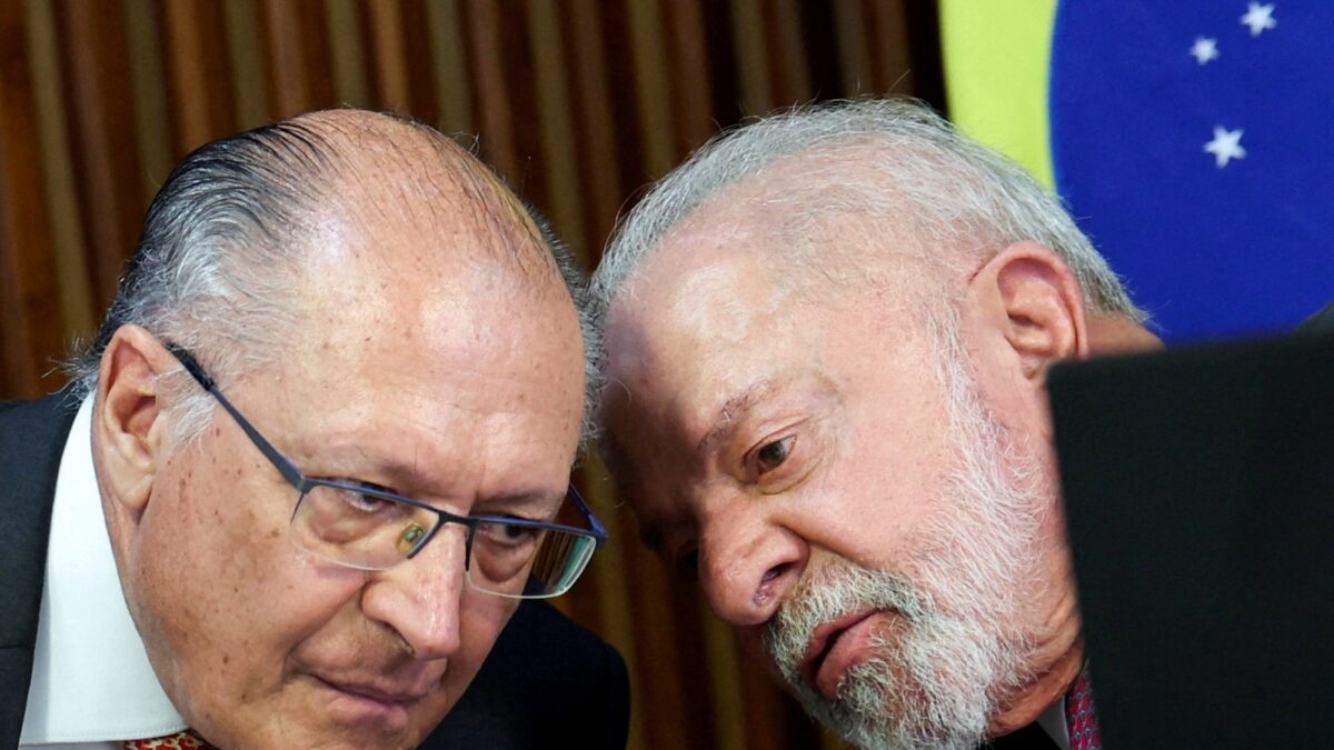 Flávio Bolsonaro reduce brecha con Lula en encuesta de cara a las elecciones