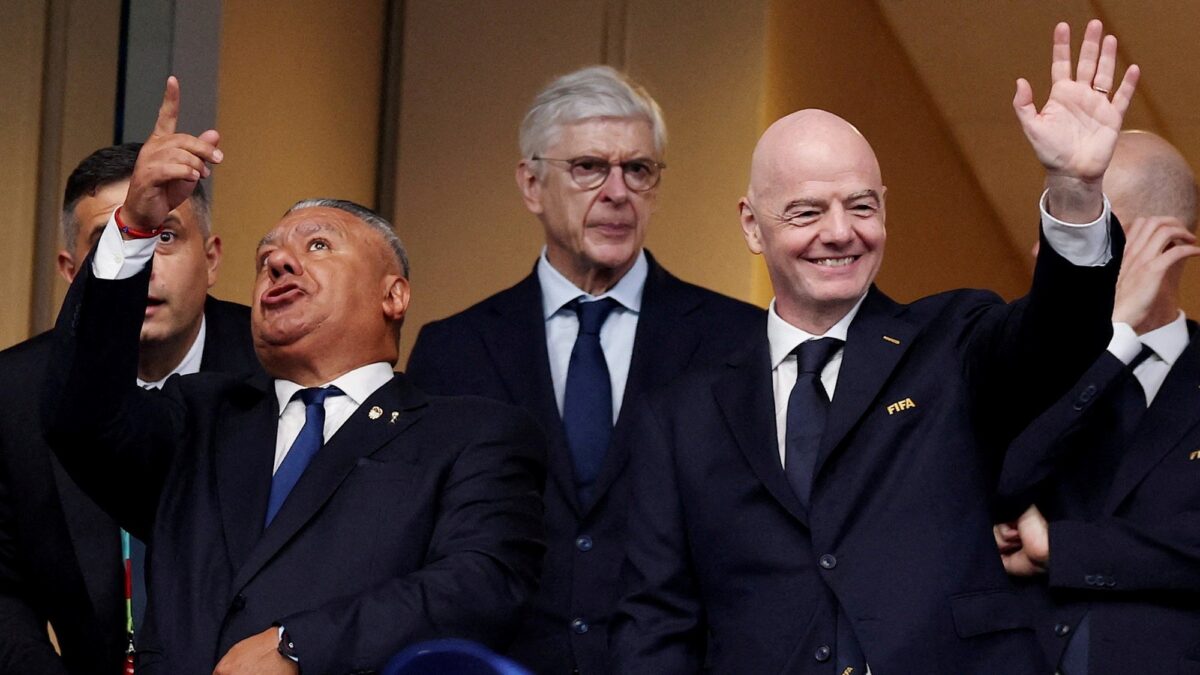 Wenger abandona proyecto de privatización del Mundial tras críticas internas