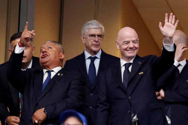 Wenger abandona proyecto de privatización del Mundial tras críticas internas