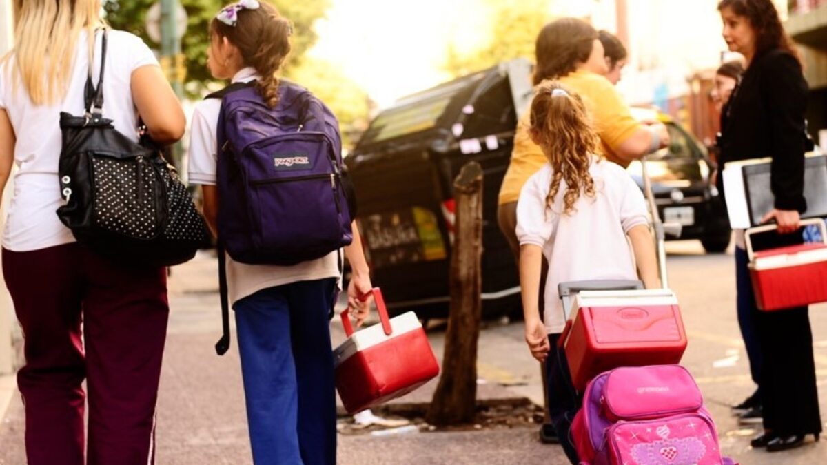 Familias porteñas deben ganar más de 3 millones para ser de clase media, según datos oficiales